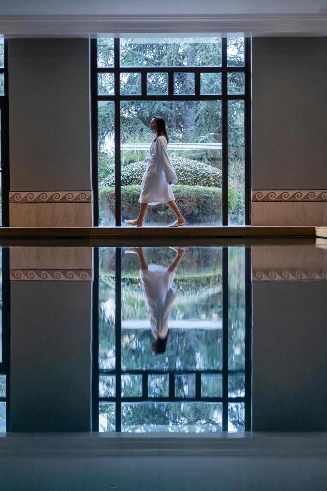 Hotel Hyatt Regency Tesalónica Exterior foto A woman in a yukata at a Japanese onsen
